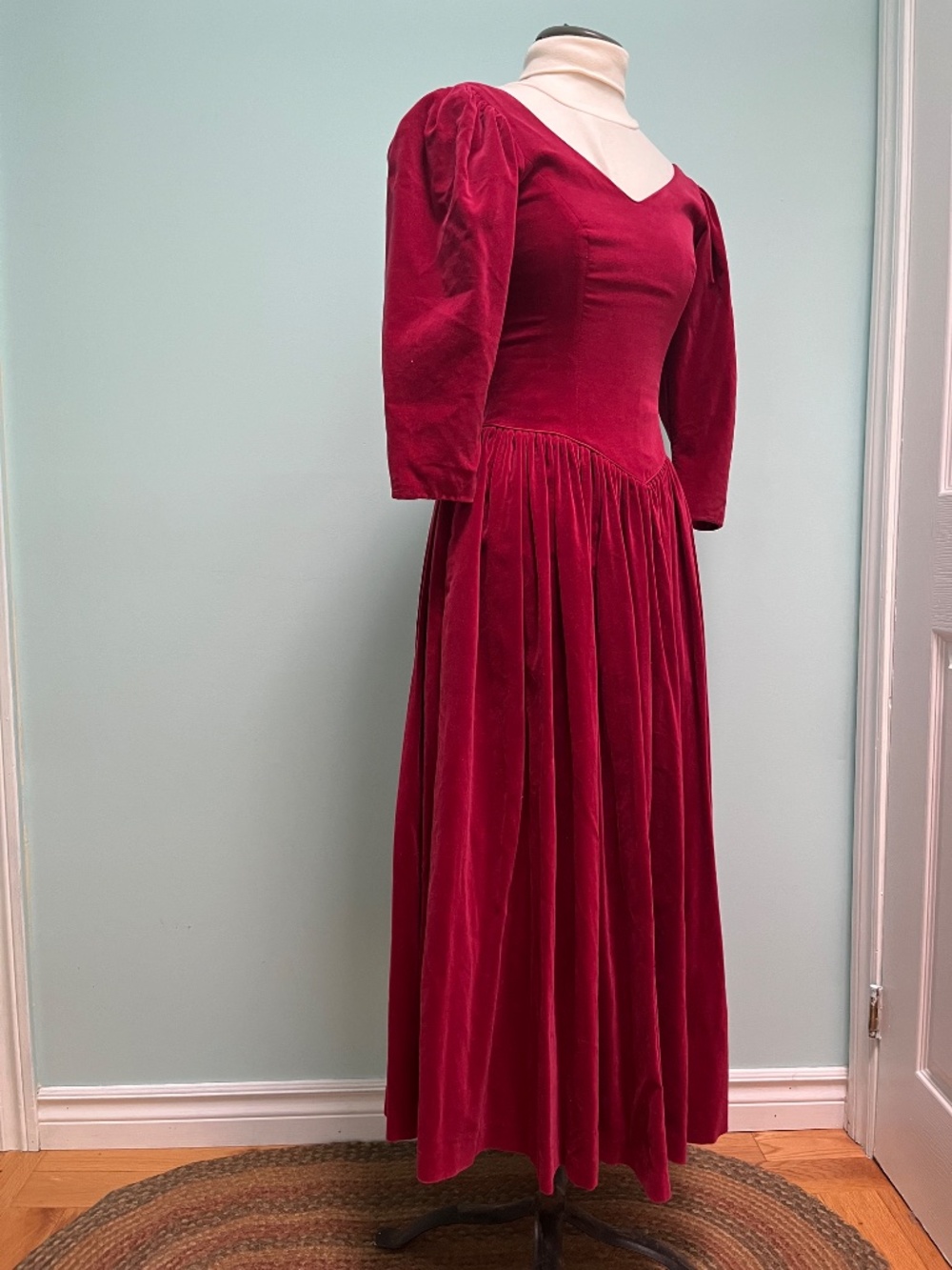 Gorgeous Laura Ashley wine coloured velvet dress, Sz 6 - Picture 2 of 11
